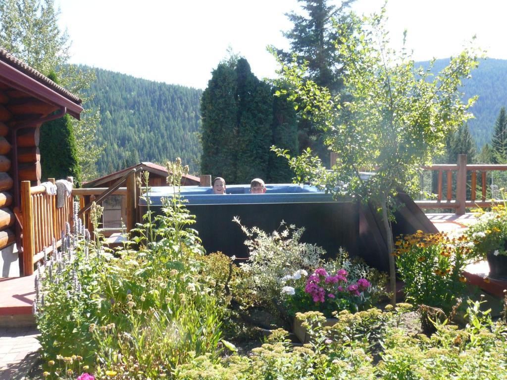Hitching Post Resort Kelowna Eksteriør bilde