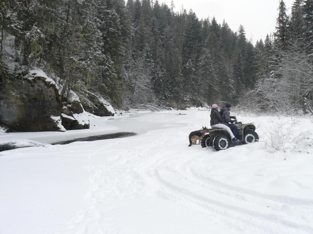 Hitching Post Resort Kelowna Eksteriør bilde