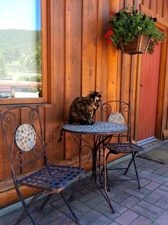 Hitching Post Resort Kelowna Eksteriør bilde
