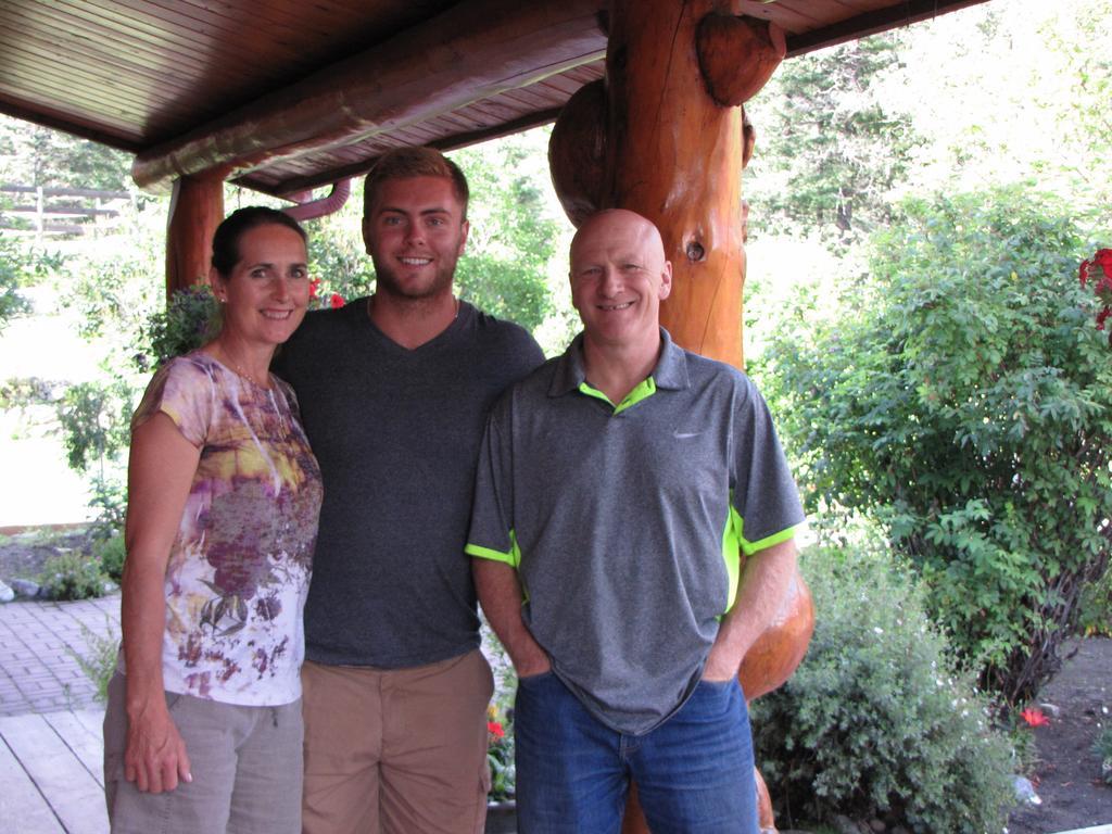 Hitching Post Resort Kelowna Eksteriør bilde