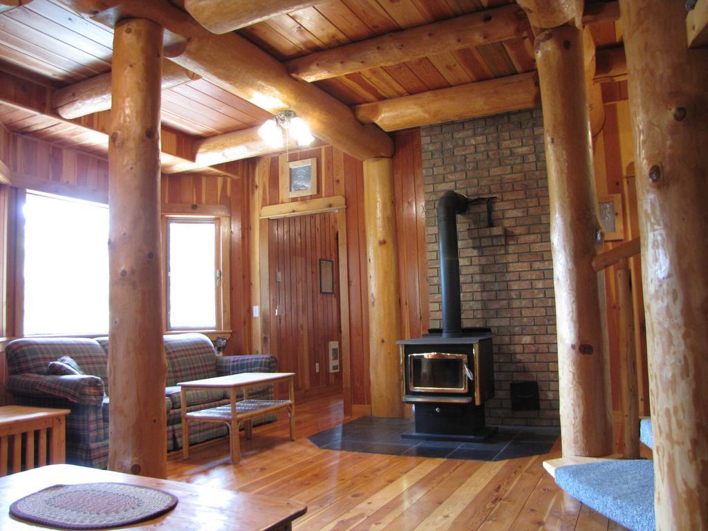 Hitching Post Resort Kelowna Eksteriør bilde