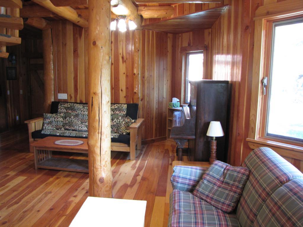 Hitching Post Resort Kelowna Eksteriør bilde