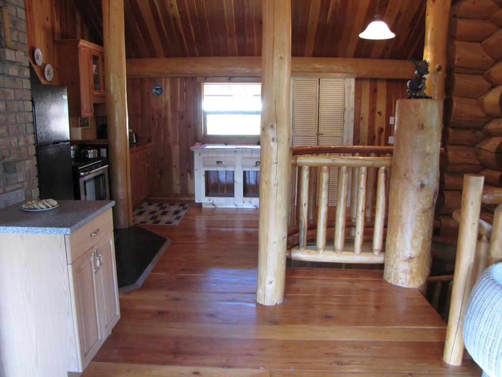 Hitching Post Resort Kelowna Eksteriør bilde