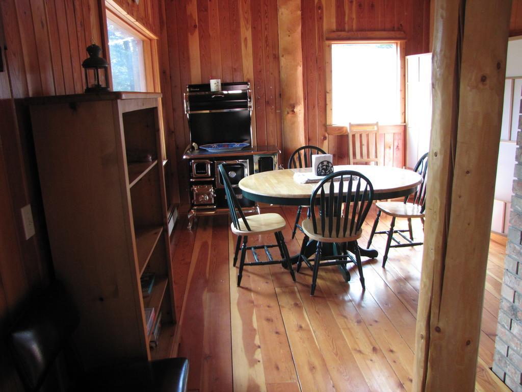 Hitching Post Resort Kelowna Eksteriør bilde