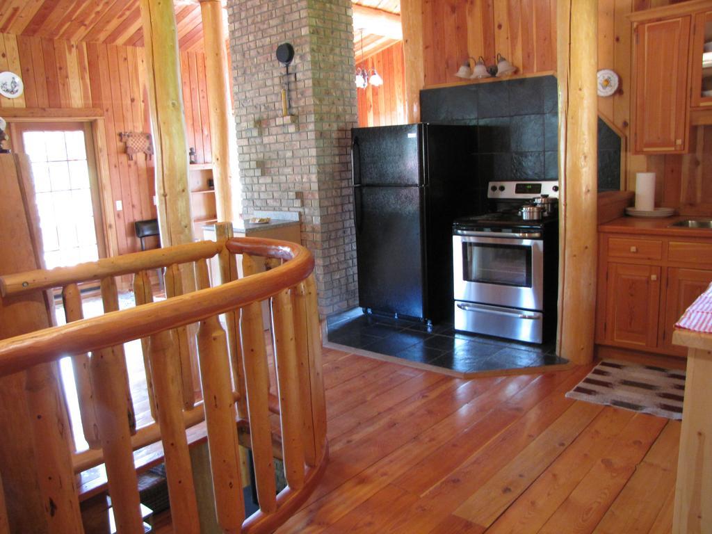 Hitching Post Resort Kelowna Eksteriør bilde