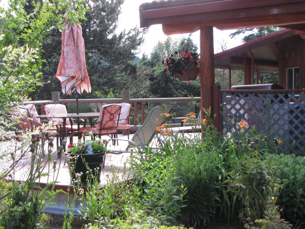 Hitching Post Resort Kelowna Eksteriør bilde